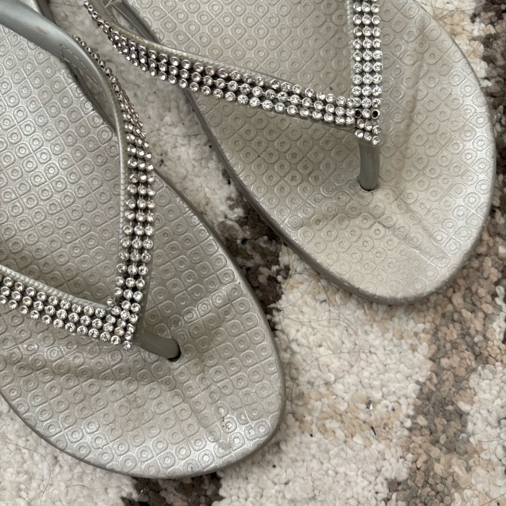 Capelli of New York Silver Slippers - Picture 3 of 5